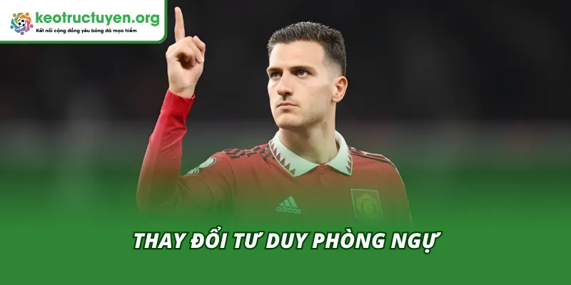 Dalot Lột Xác Ngoạn Mục Dưới Thời Carrick: Hồi Sinh Thần Kỳ Dalot lột xác ngoạn mục dưới thời Carrick đã thay đổi tư duy phòng ngự